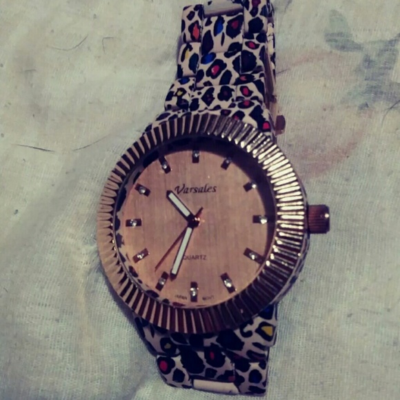 Varsales Rose Gold Wristwatch NWOT - Picture 3 of 7